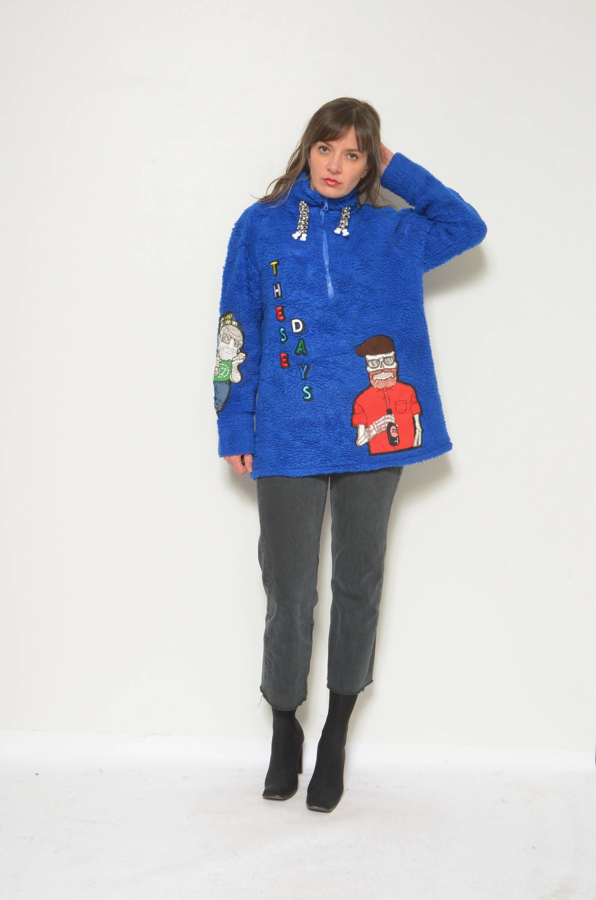 "90Er Jahre Kunstpelz Jacke "These Days" Applikation, Gr. S/M." von MikseStudio