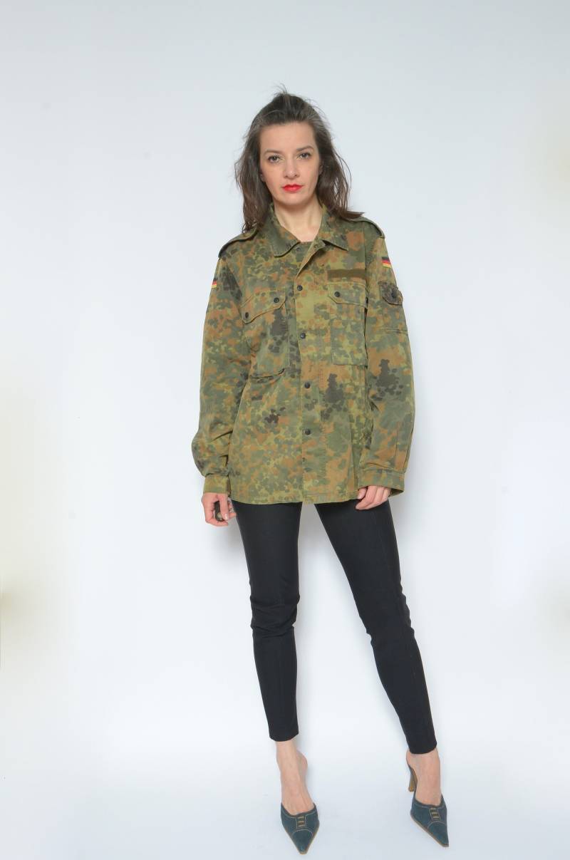 90Er Jahre Tarnmuster/Tarnjacke Olivgrünes Hemd - Größe M von MikseStudio