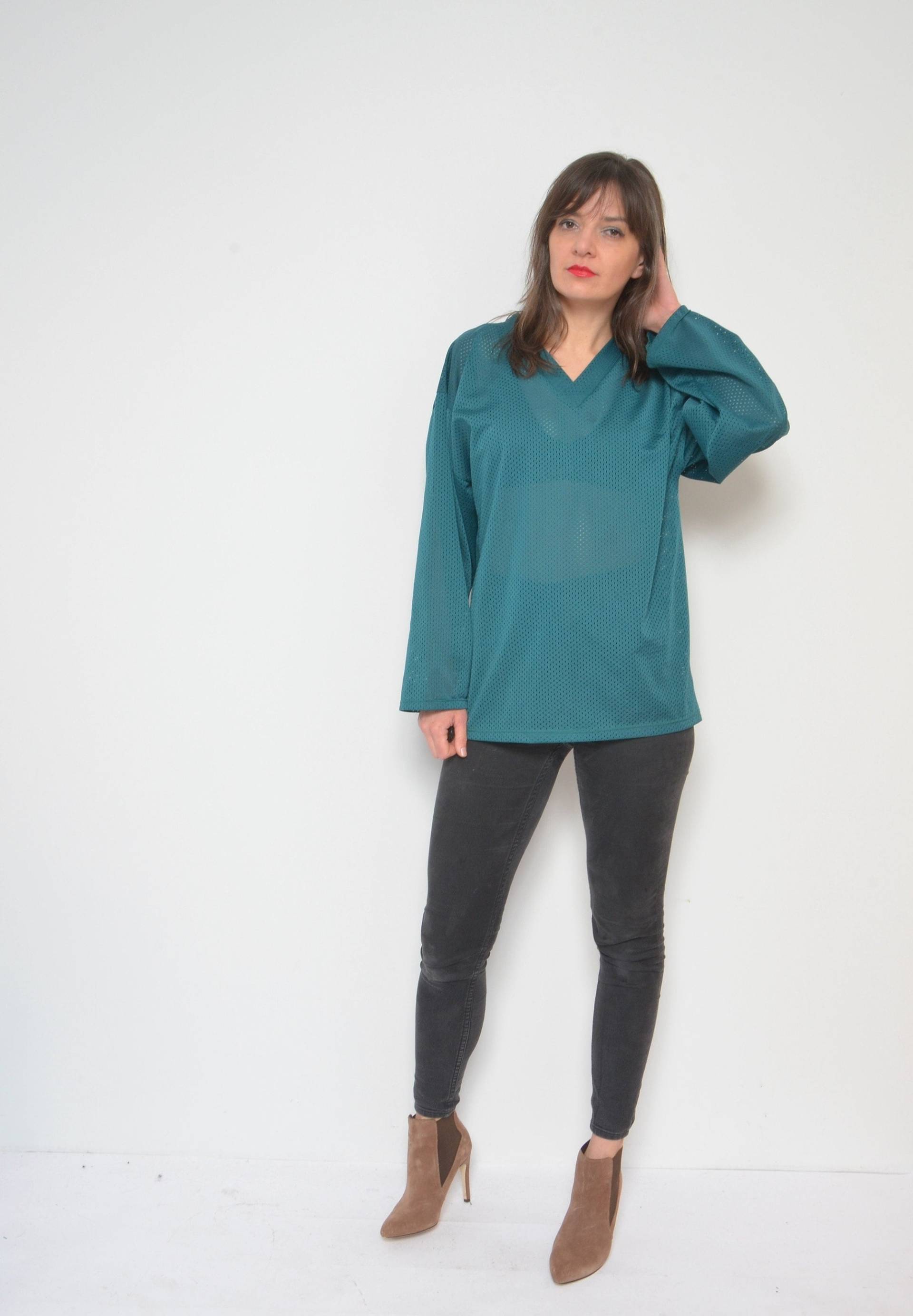 Mesh Sheer Sport Top/Vintage 90Er Jahre V-Ausschnitt American Football Style Durchsichtiges Langarmshirt - Größe Klein von MikseStudio