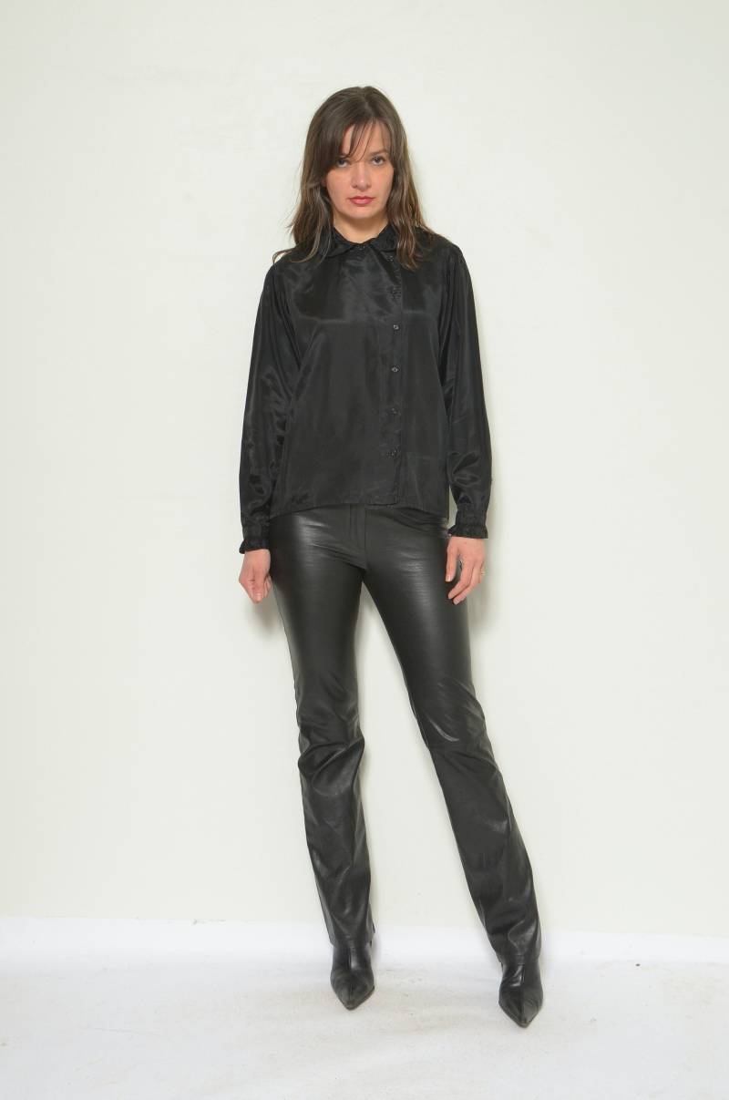 Rüschenbluse/Vintage 80Er Jahre Glänzendes Schwarzes Langarm-Knopfshirt Top - Größe Small/Medium von MikseStudio