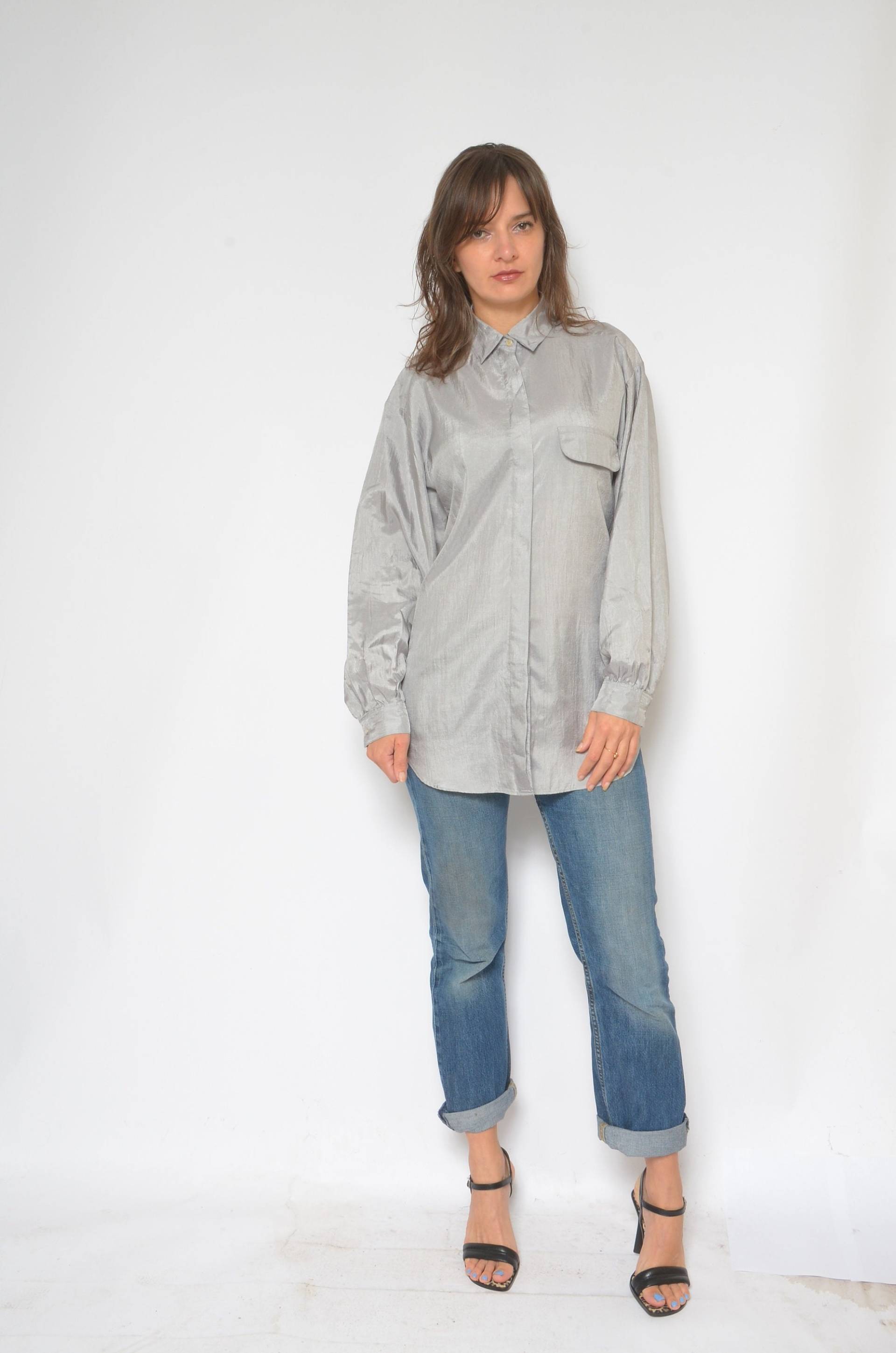 Satinknopf Bluse/Vintage 80Er Jahre Glanz Silber Oversized Langarm Shirt - Size Large von MikseStudio