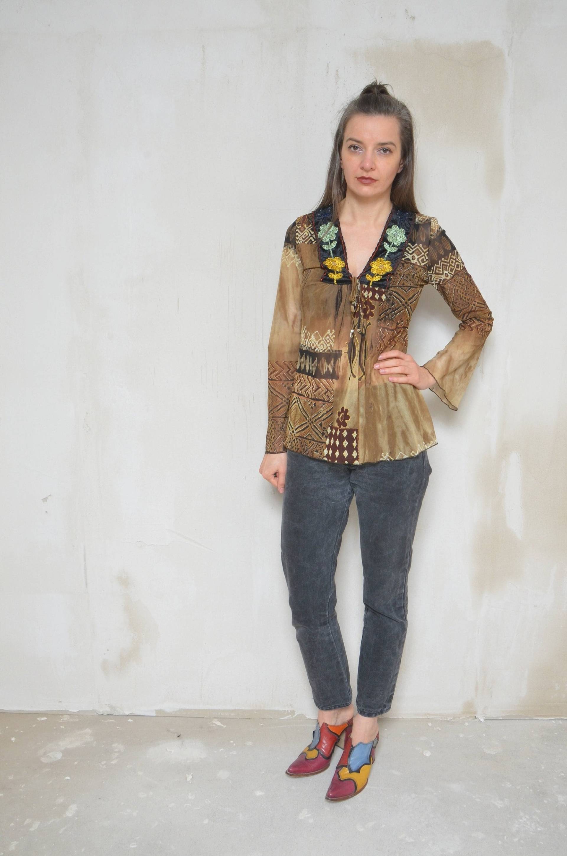 Schrilles Mesh Bell Sleeve Top/Abstrakter Druck Bestickte Langarmbluse See Through Shirt 2Yk Vintage 00S - Größe Medium/Large von MikseStudio