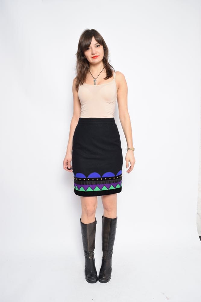 Vintage Louis Feraud Woll Mini Rock 80Er Jahre Verzierter Schwarzer Rock von MikseStudio