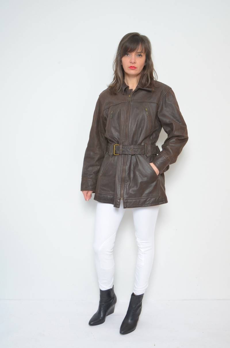Vintage 90Er Jahre Braune Leder Bikerjacke - Ausgestattet Mit Gürtel, Größe Medium von MikseStudio
