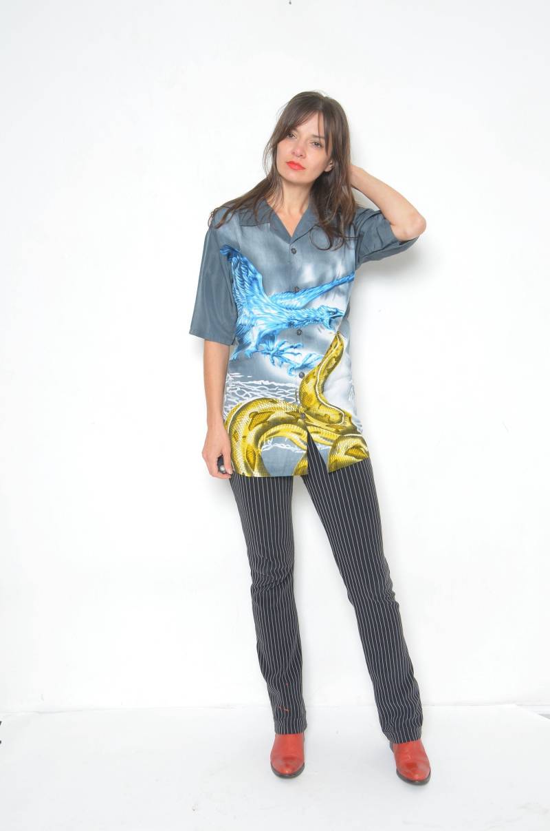 Vintage 90Er Jahre Manga Drachen Print Shirt von MikseStudio