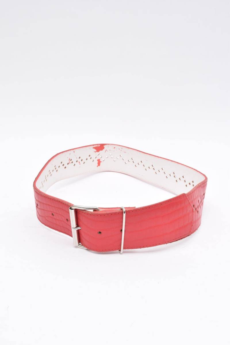 Vintage 90Er Jahre Roter Leder Gürtel Mit Diamant Form Designs Und Silber Metall Schnalle von MikseStudio