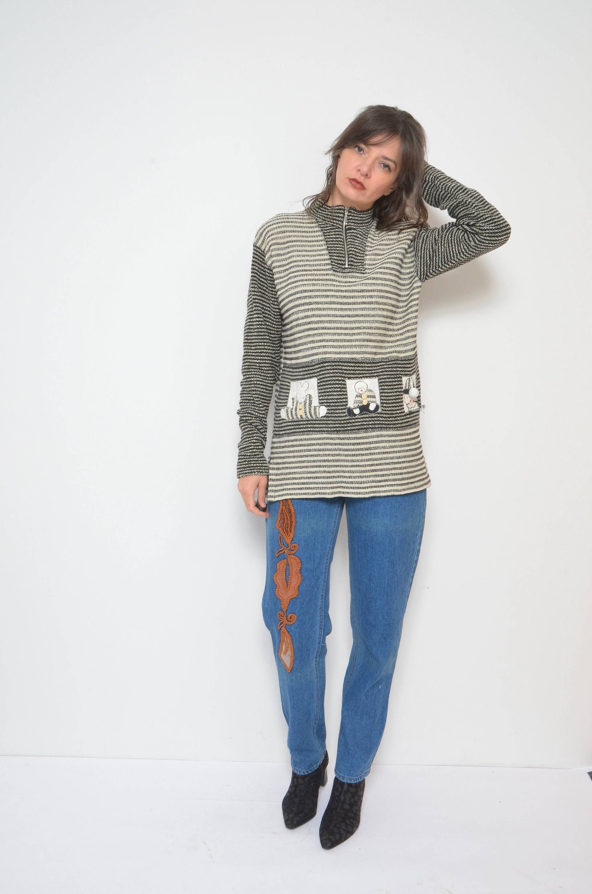 Vintage 90Er Jahre Streifen Sweatshirt Hase Teddy Bär Applikation, Größe S von MikseStudio