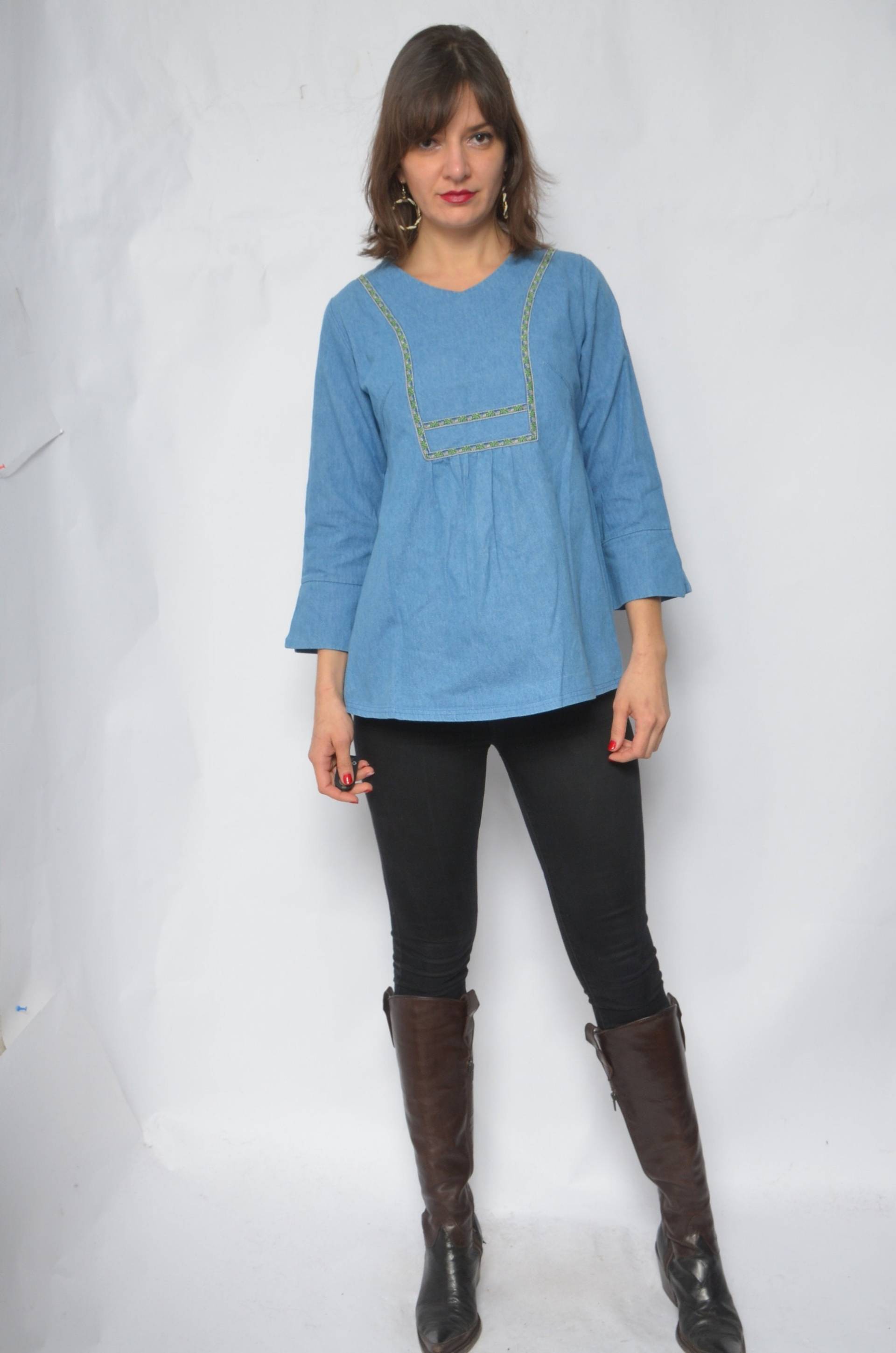 Vintage 90Er Jahre Verziertes Jeansoberteil Jeansbluse Mit Gebundener Taille, Größe S von MikseStudio