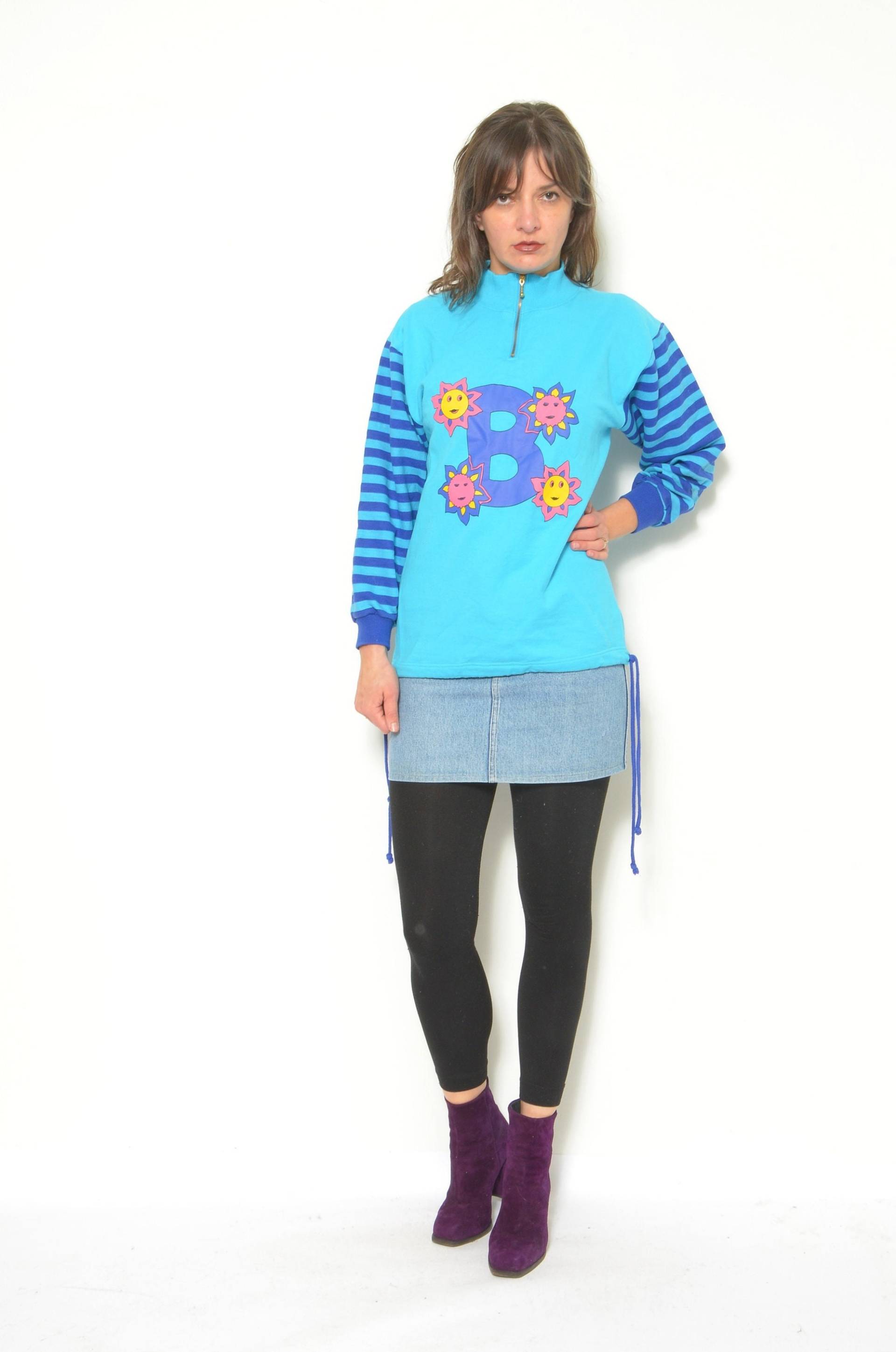Vintage 90S Sweatshirt in Türkis Blümchen B-Print, Gestreifte Ärmel - Größe S von MikseStudio