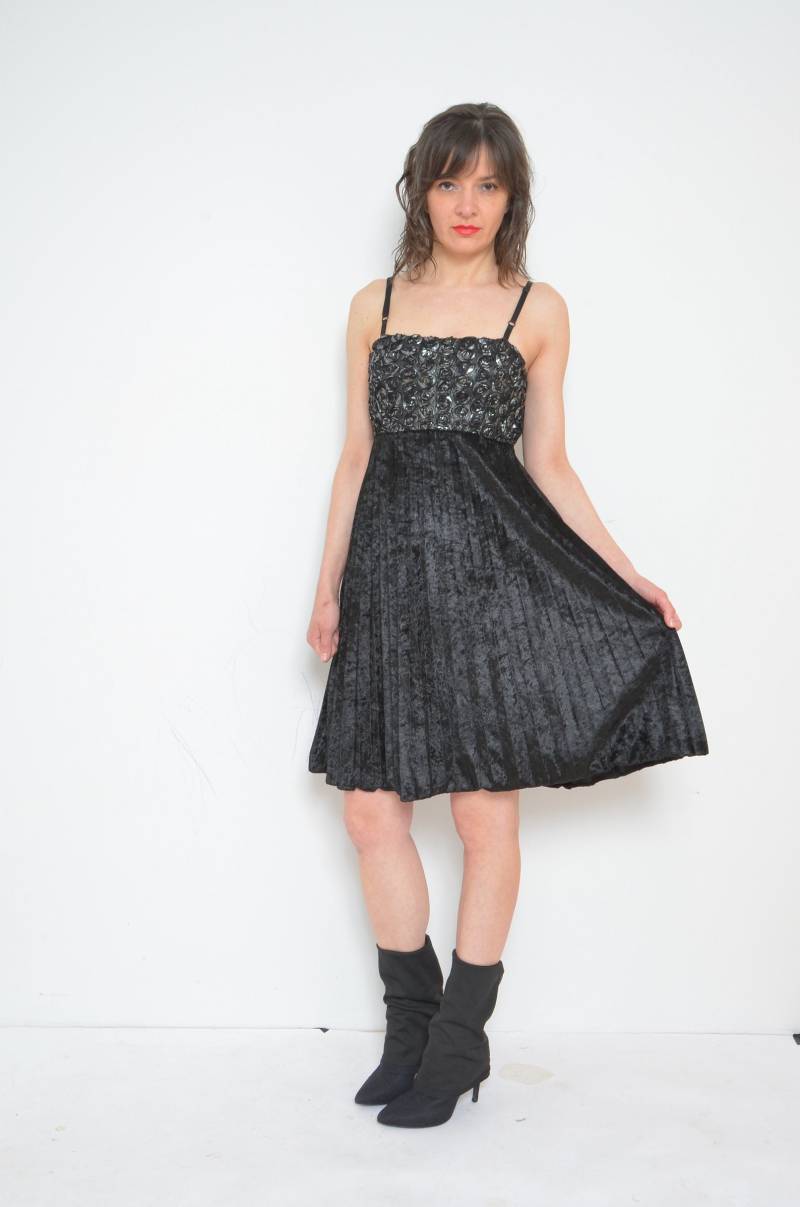 Vintage Akkordeon Plissee Kleid/2000Er Samt Verschönert Blumenmuster Riemchen Midi Cocktailkleid von MikseStudio