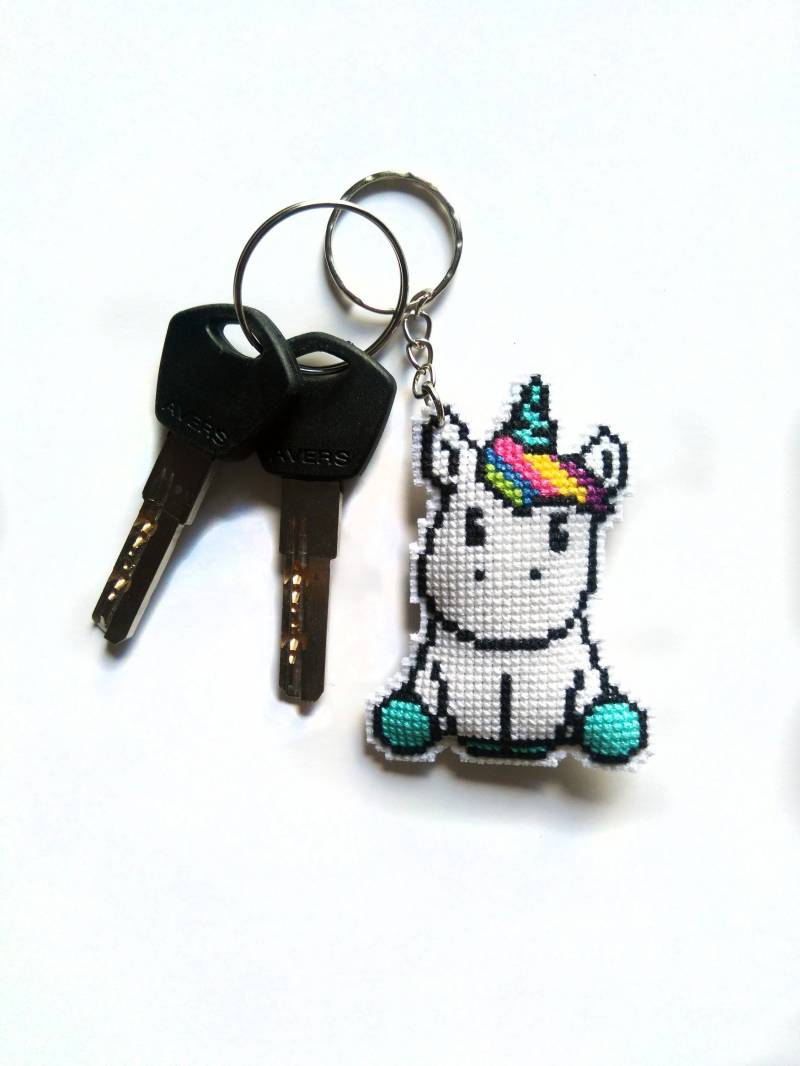 Einhorn Schlüsselanhänger - Bunte Stickerei Zubehör Einzigartige Einhorn Schlüsselanhänger - Bunte Stickerei Zubehör Einzigartige von MilaCrossStitch