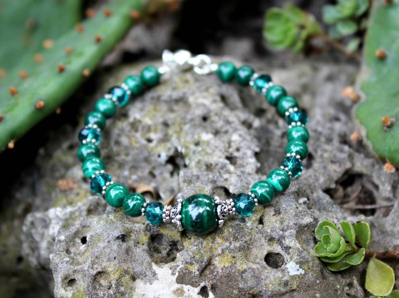 Echtes Malachit Armband, April Birthstone Schmuck, Grünes Smaragd Perlenarmband, Chakra Heilung Energie Frau Edelstein Schmuck von MiladyMimosa