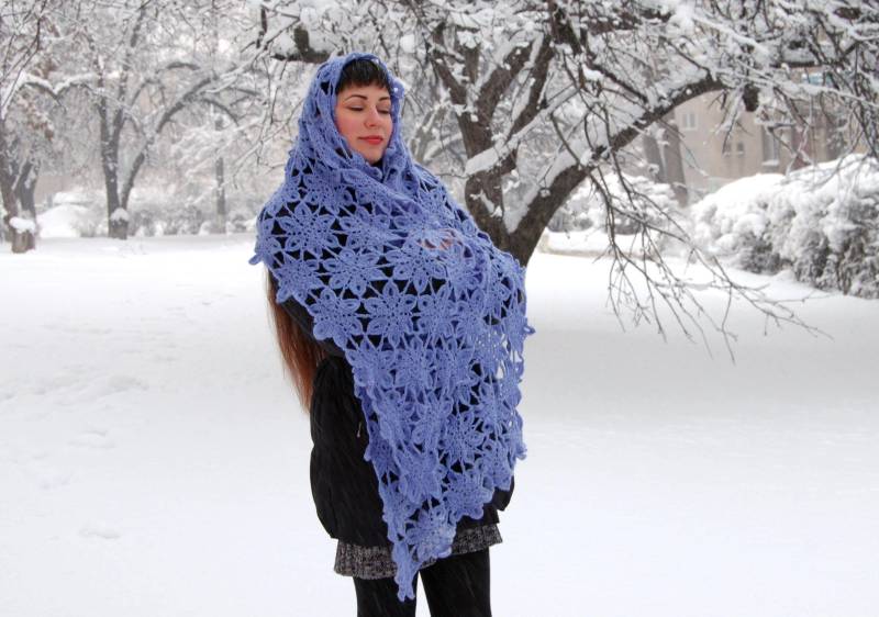 Winter Damen Schal Blauer Spitzenschal Häkelschal Strickschal Winterschal Warmer von MiladyUA