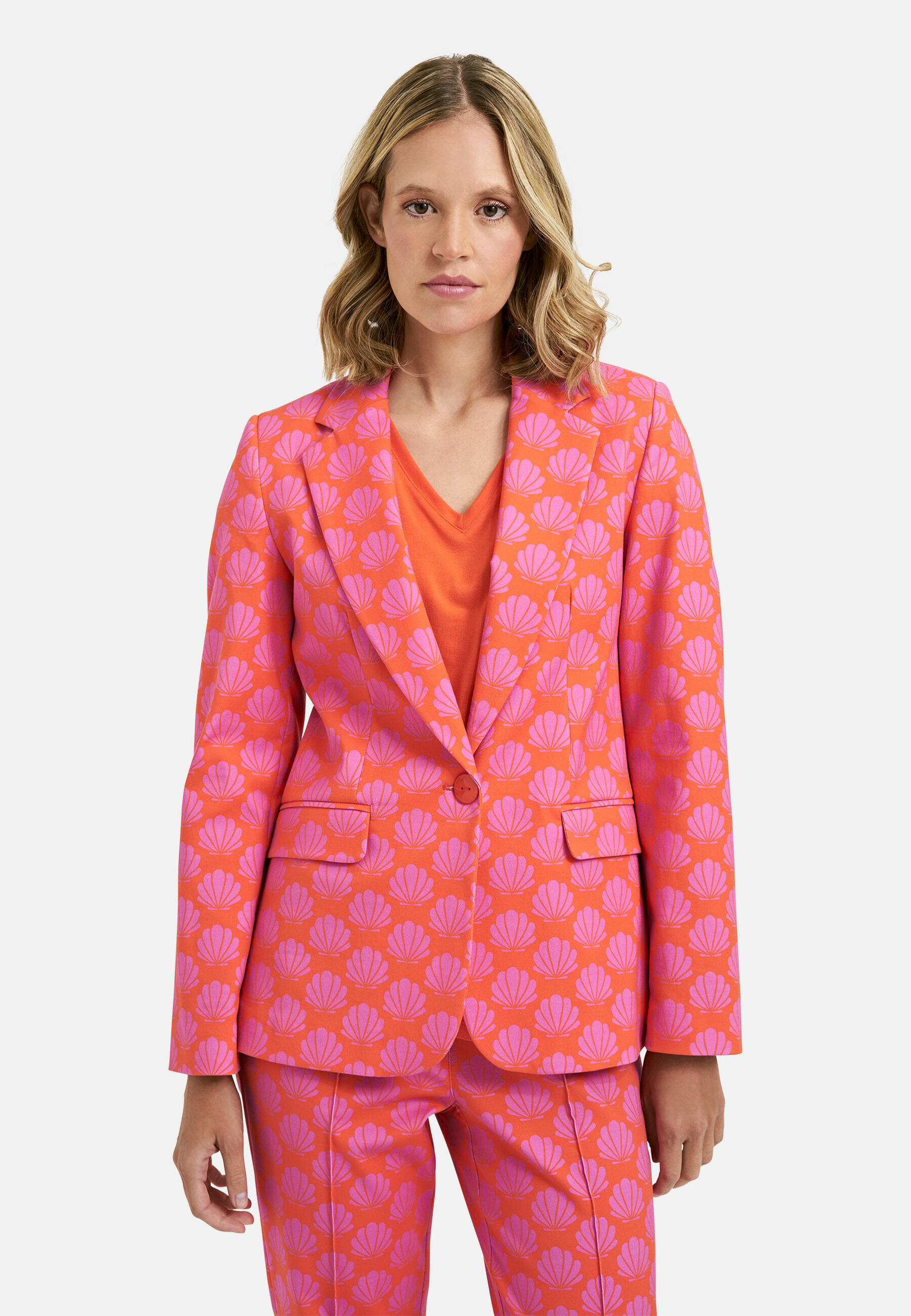 Milano Italy - Blazer w collar and lapel, flap pockets and one button closure hot orange print - Gr. - 34 von Milano Italy