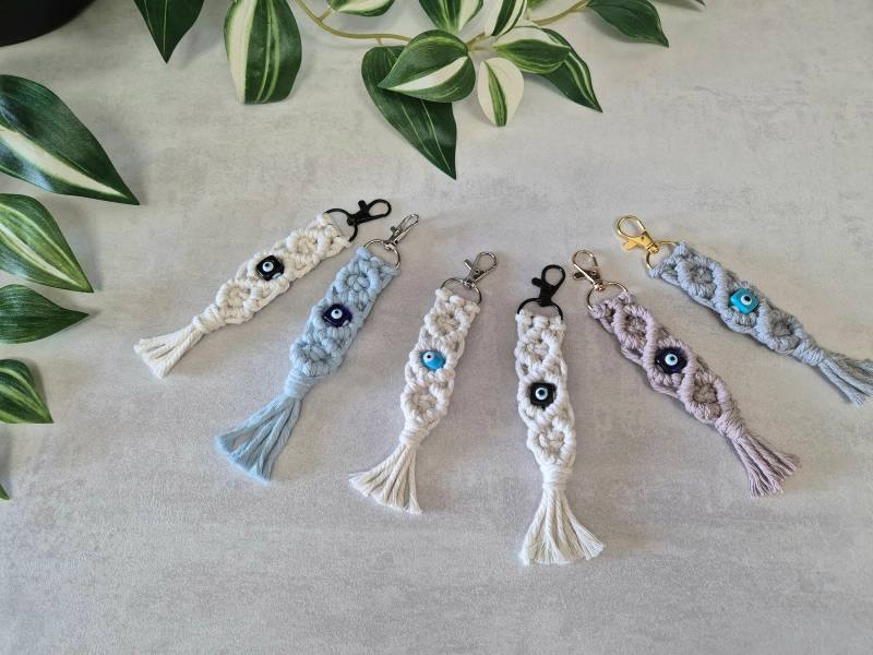 Makramee Schlüsselanhänger Mit Evil Eye/Nazar Perle in Verschiedenen Farbe von MilasPieces