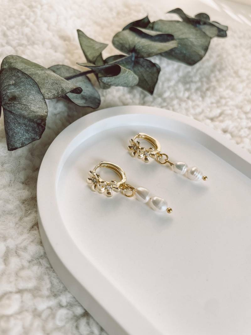 Perlenohrringe/Leichte Ohrringe Handgemachter Schmuck Filigrane Hochzeitsschmuck Perlenohrringe/Leichte Ohrringe Handgemachter Schmuck Filigrane Hochzeitsschmuck von MildStormCrafts