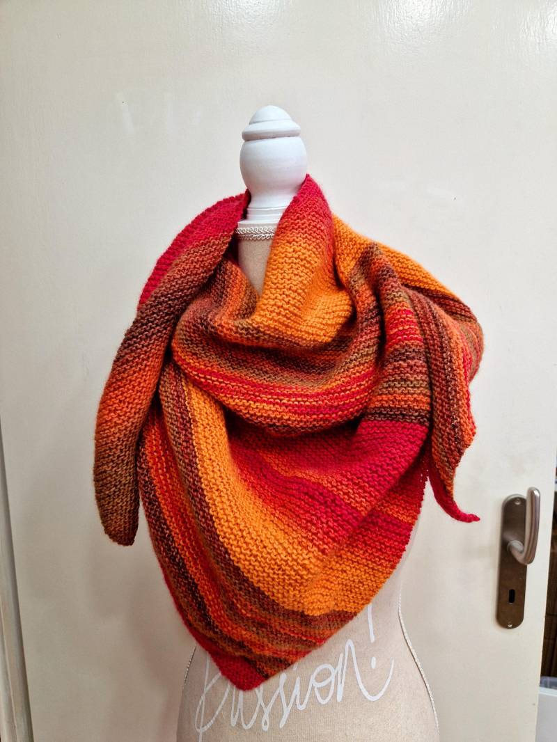 Dreieckstuch Halstuch Von Hand Gestrickt von MileaHandarbeiten