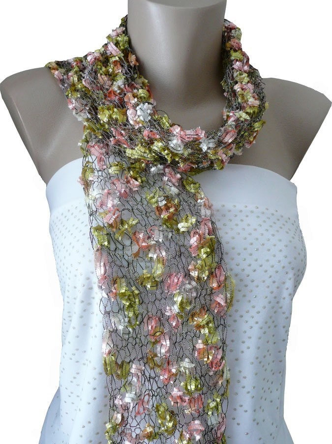 Handgestrickter Leichter Blumenschal Silberweiß, Rosa, Grün - 65 " Handgestrickter Leichter Blumenschal Silberweiß, Rosa, Grün - 65 " von MilenaCh
