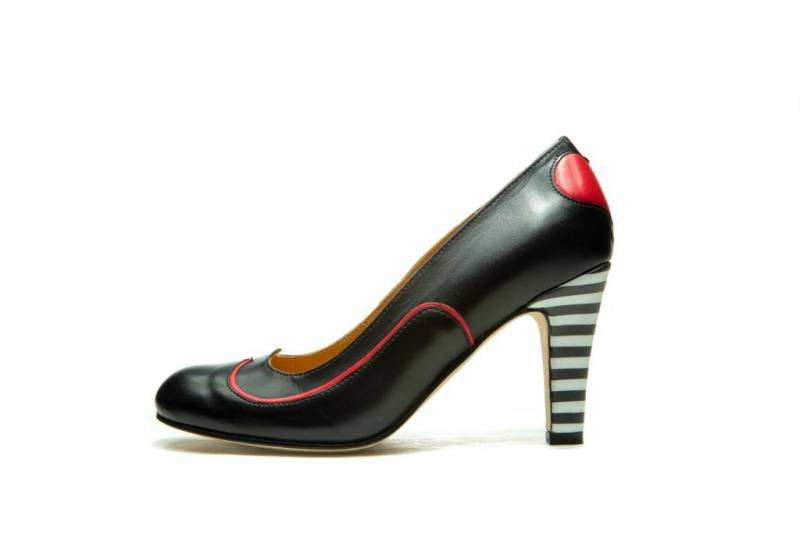 Handgefertigte High Heel Schwarze Lederschuhe/Schwarze Leder Pumps Absätze Mit Herzform Vamp von MilenikaShoes