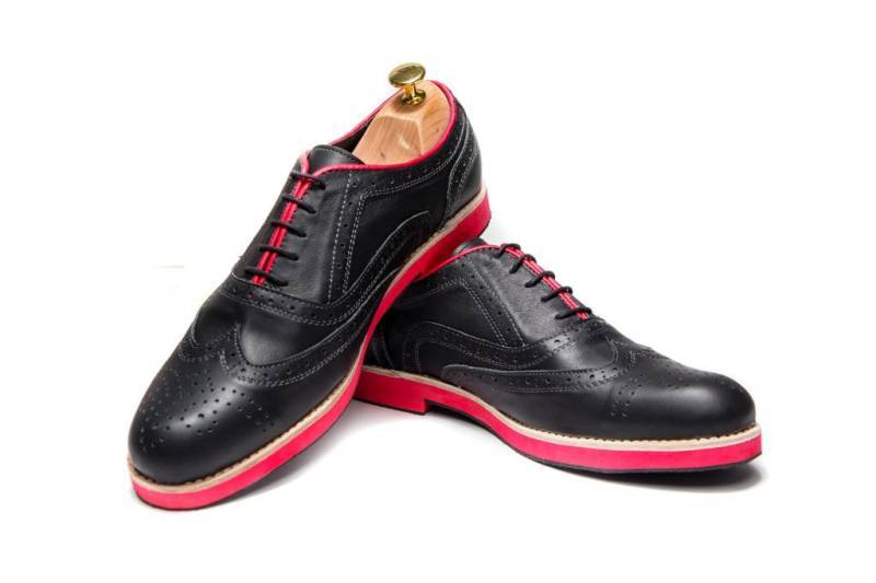 Schwarze Herren Oxford-Lederschuhe/Handgefertigte Oxford-Schuhe Perforierte Schuhe Rote Sohlenschuhe Flache Bequeme von MilenikaShoes