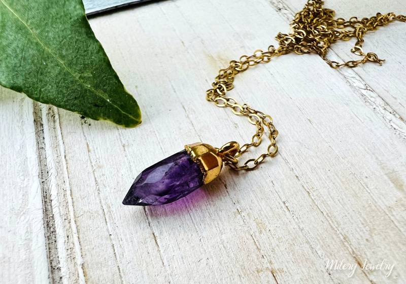 Amethyst Petite Gold Vermeil Punkt Anhänger Halskette, 14K Filled, Schichtung Schmuck, Kristall Februar Geburtsstein, Geschenk von Milery