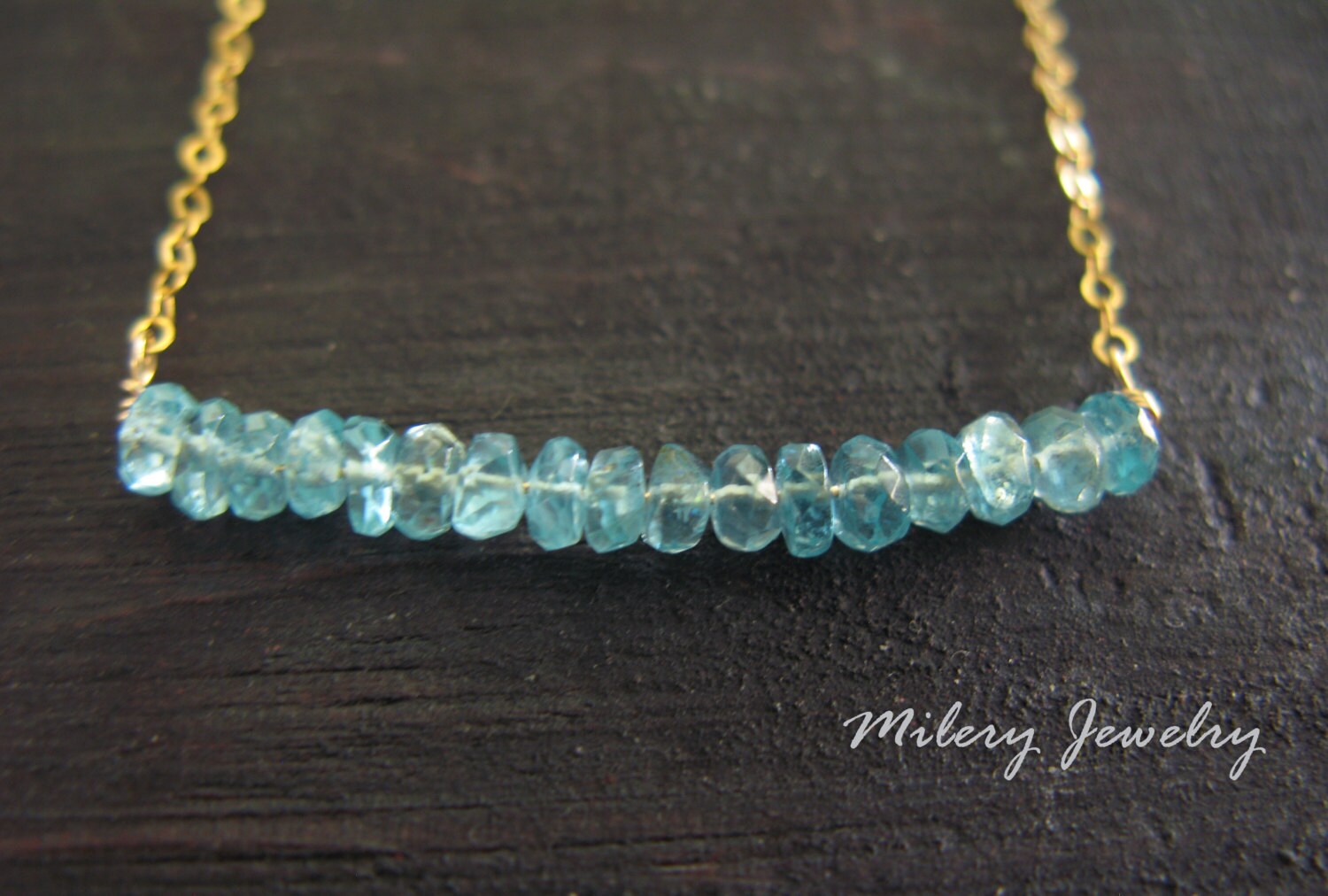 Aquamarin Rondelle Bar Edelstein Anhänger, 14K Gold Filled Halskette, März Geburtsstein, Layering Schmuck, Zarter Schmuck von Milery