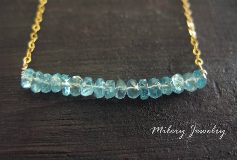 Aquamarin Rondelle Bar Edelstein Anhänger, 14K Gold Filled Halskette, März Geburtsstein, Layering Schmuck, Zarter Schmuck von Milery