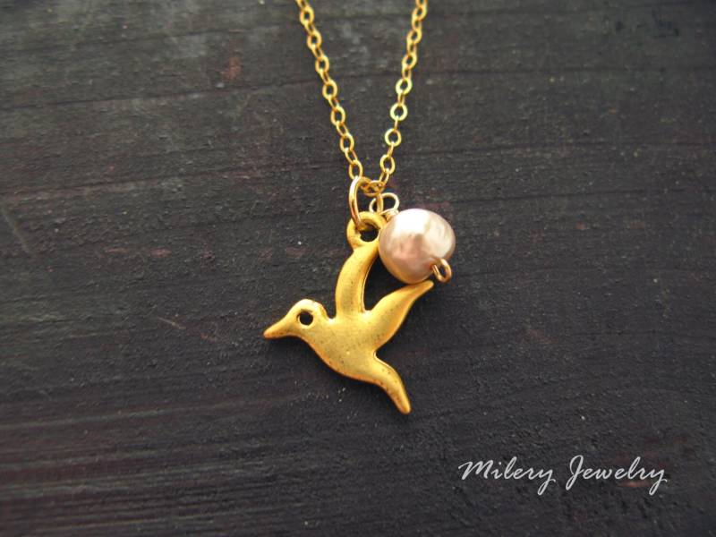 Gold Vogel Charm, Süßwasserperle, Anhänger Halskette, 14K Filled, Charm Schmuck, Taube Schwalben Vermeil von Milery