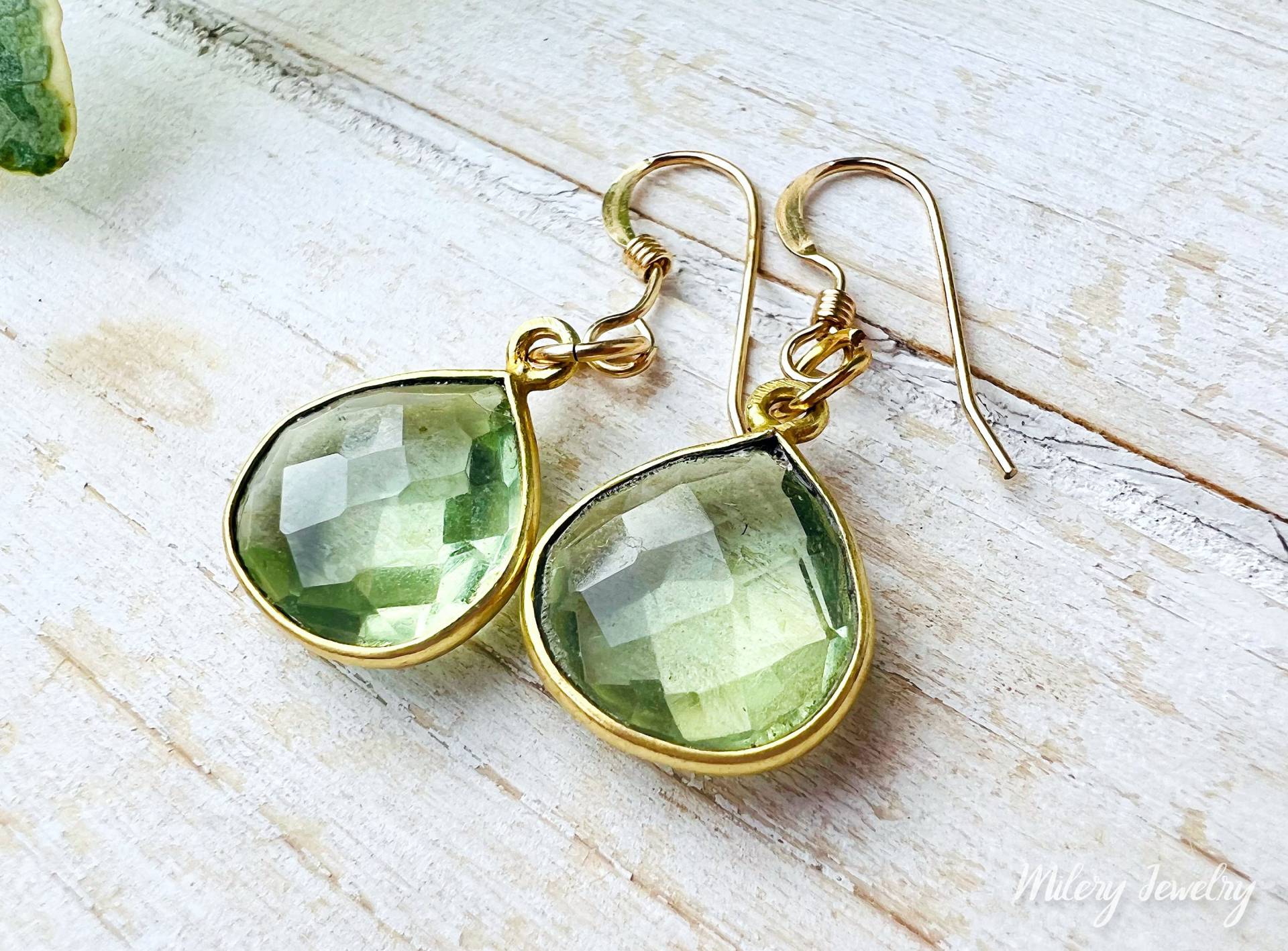 Grüner Amethyst Gold Ohrringe, 14K Filled, Vermeil, Zarte Amethyst, Geschenk Für Sie von Milery