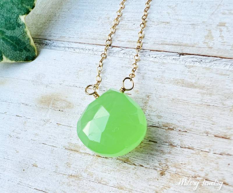 Grüner Chalcedon Tropfen Anhänger, 14K Gold Filled Halskette, Layering Oktober Geburtsstein, Braidsmaid Schmuck, Halskette von Milery