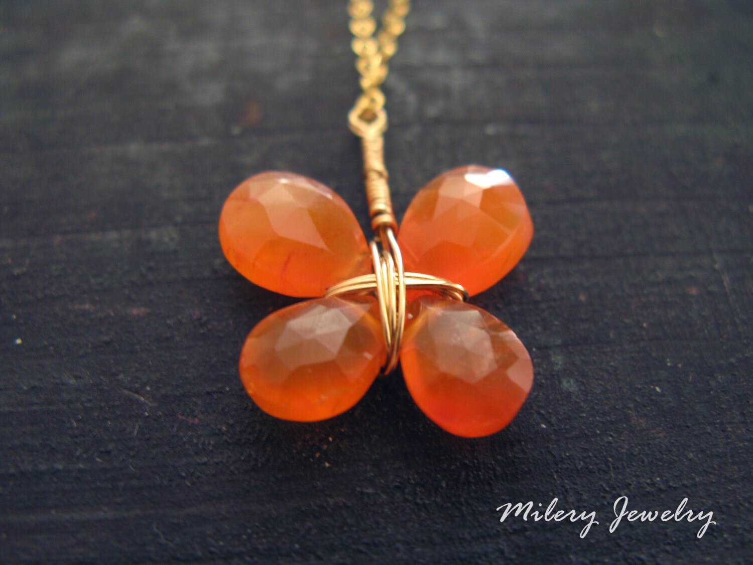Karneol Edelstein Blume, Schmetterling, Halskette, 14K Gold Filled, Draht Gewickelt, Blumenschmuck, Schichtung, Anhänger von Milery