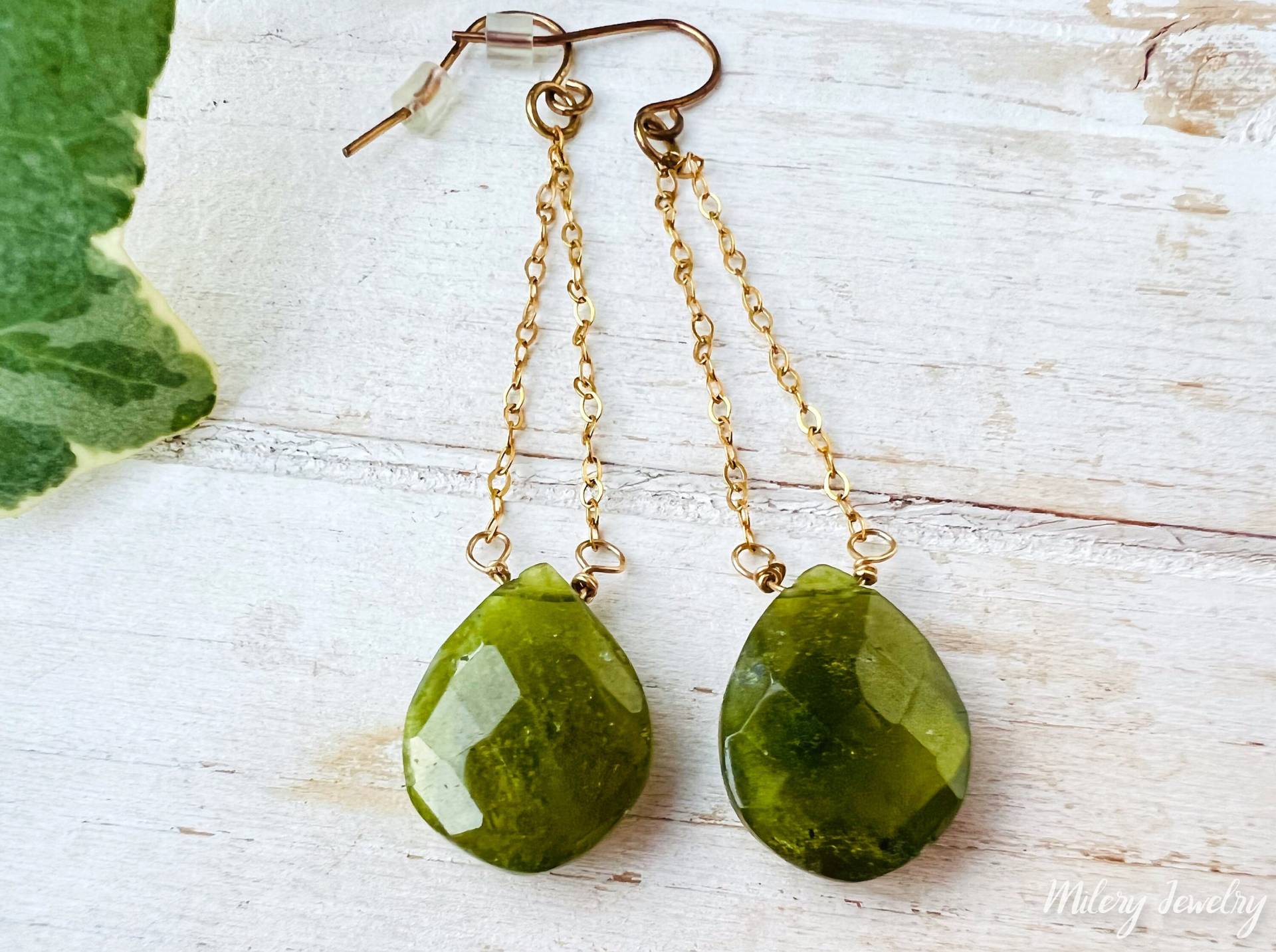 Last Paar Peridot Teardrop Baumeln Ohrringe, 14K Gold Gefüllt, August Geburtsstein, Rohe Brautjungfer Geschenk, Ohrringe von Milery