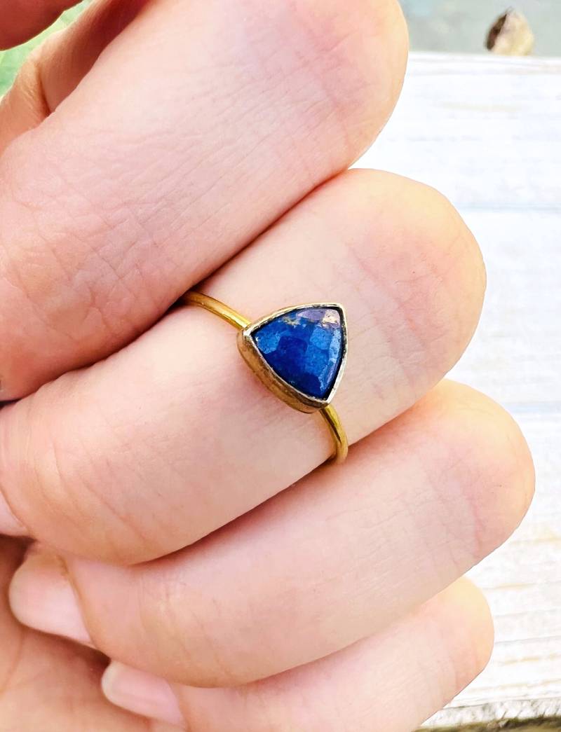 Marineblauer Laprislazuli-Lünette-Goldring, 18K Gold Vermeil, Zierlicher Laprislazuli-Ring, Layering, Zart, Perfekt Zum Stapeln von Milery