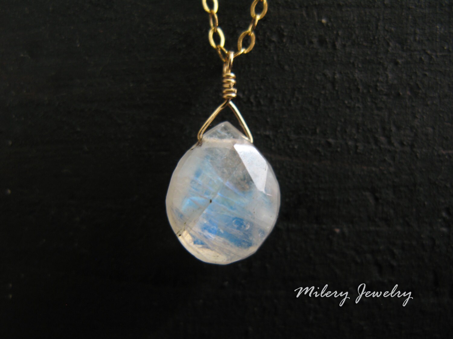 Mondstein-Tropfen-Edelstein-Anhänger-Halskette, 14K Gold Gefüllt, Zarter, Zierlicher Schmuck, Layering, Mondstein, Regenbogen-Mondstein von Milery
