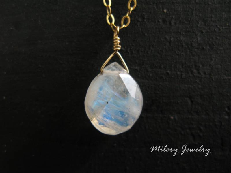 Mondstein-Tropfen-Edelstein-Anhänger-Halskette, 14K Gold Gefüllt, Zarter, Zierlicher Schmuck, Layering, Mondstein, Regenbogen-Mondstein von Milery