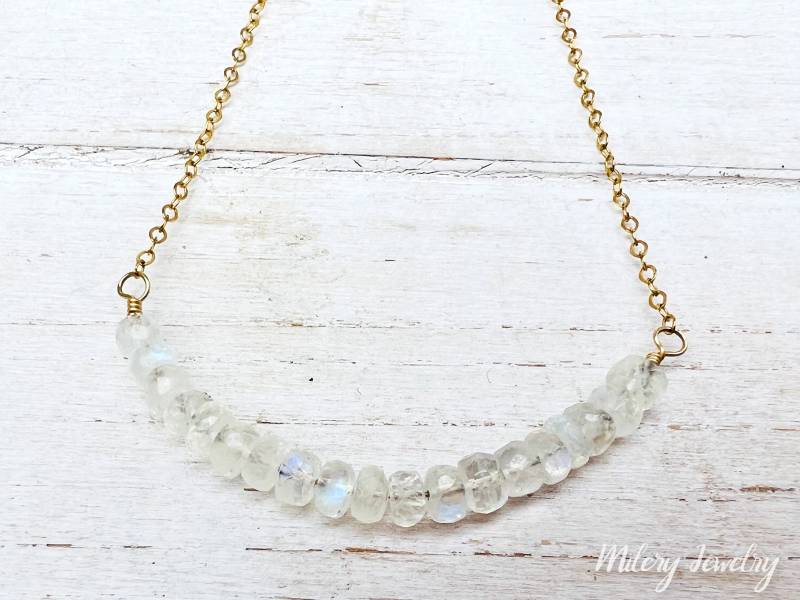 Regenbogen Mondstein Rondelle Bar Halskette, 14K Gold Filled, Juni Geburtsstein, Anhänger Zarte Bar, Stapelkette von Milery