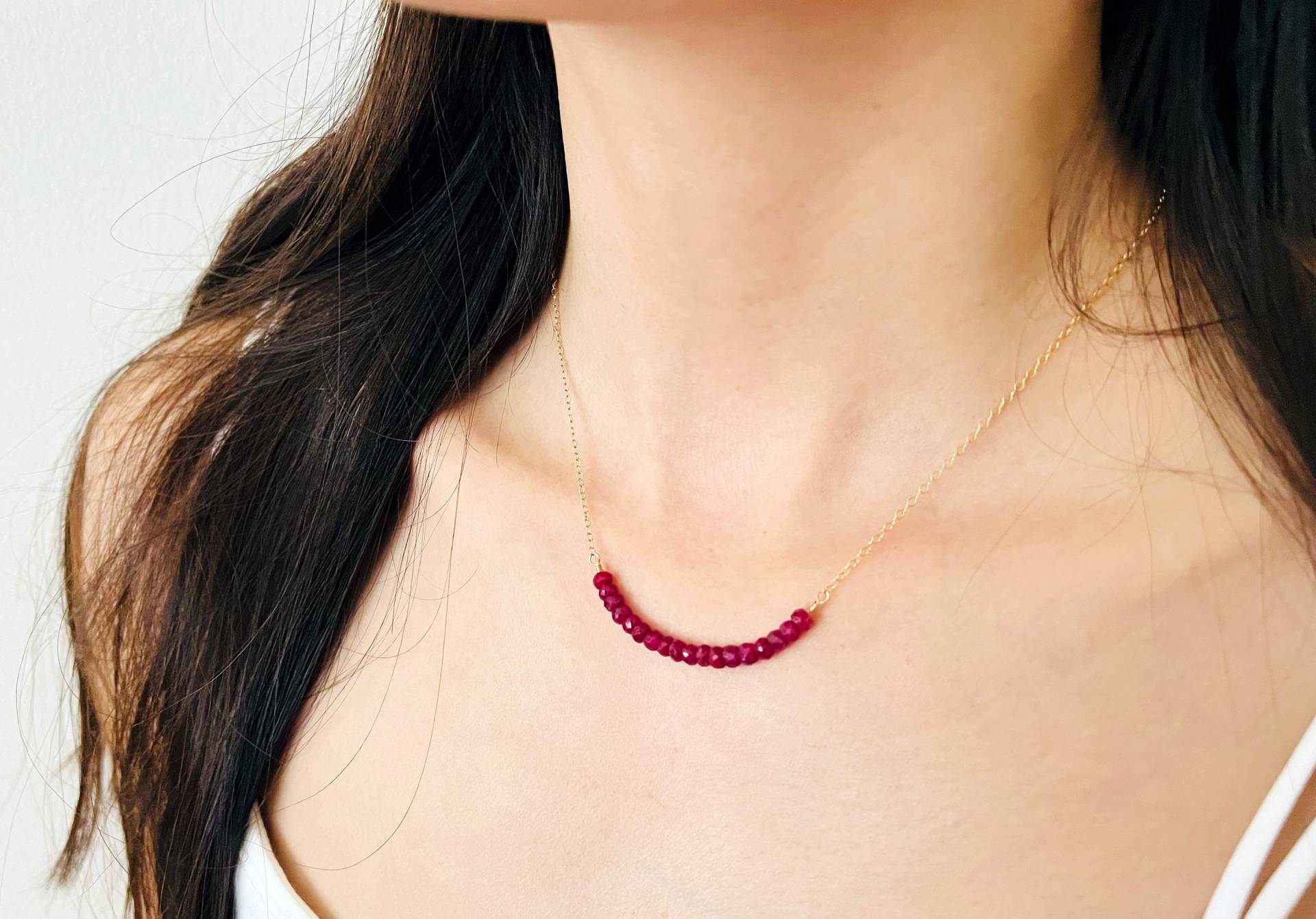 Rubin Rondelle Edelstein Halskette, 14K Gold Fill, Bar Juli Geburtsstein, Layering Schmuck, Rubin, Alltag Schmuck von Milery