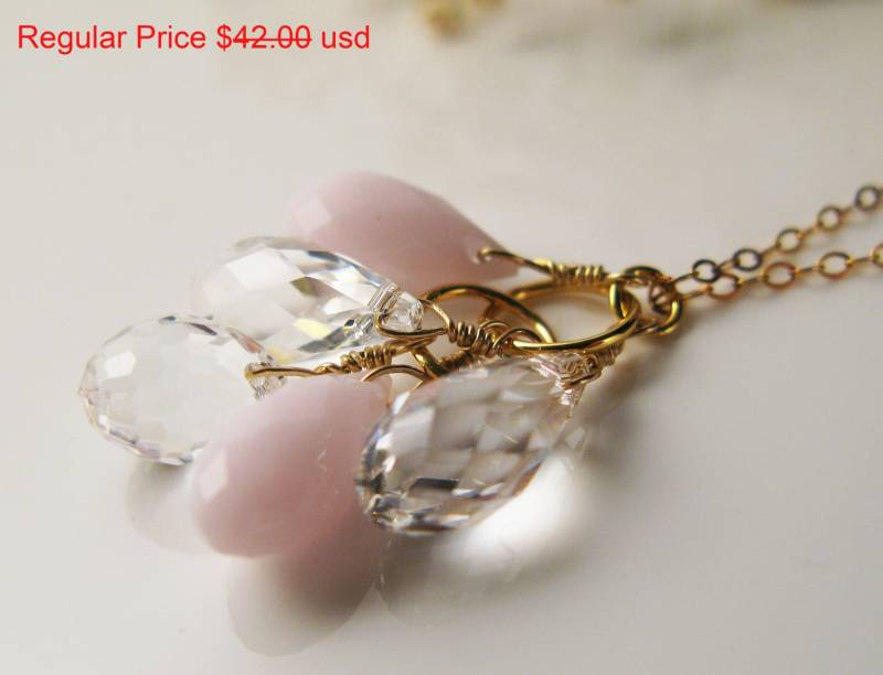 Sale Rosa Quarz, Bergkristall, Swarovski Cluster Charm Anhänger Halskette, 14K Gold Gefüllt, Layering Schmuck von Milery