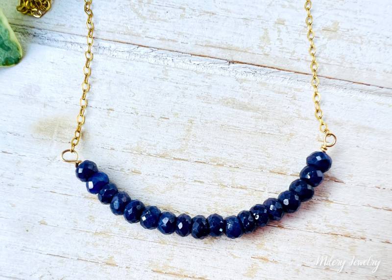 Saphir Rondelle Bar Anhänger, 14K Gold Filled Halskette, September Geburtsstein, Layering Schmuck, Alltäglicher Halskette von Milery