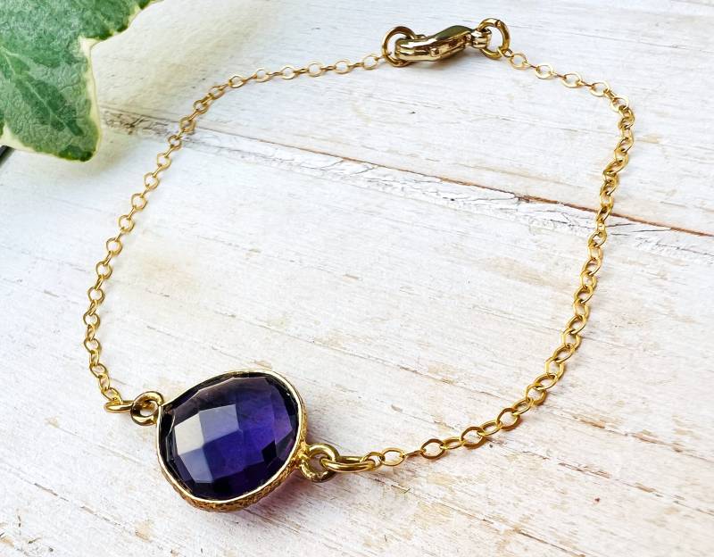 Zartes Amethyst Lünette Armband, 14K Gold Gefüllt, Vermeil, Anhänger, Februar Geburtsstein, Zierliches, Zierliches Armband von Milery