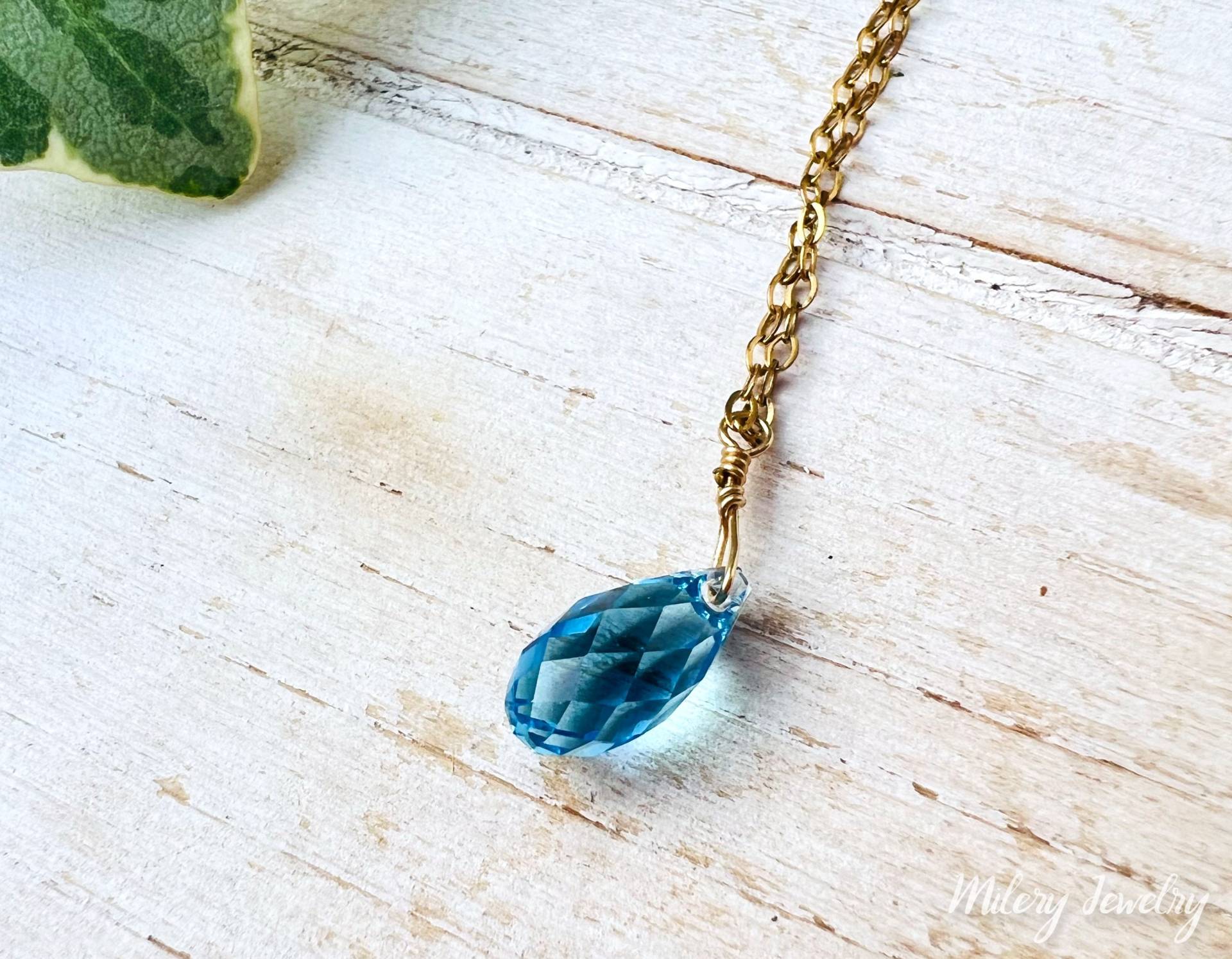 Zierliche Swarovski Aquamarin Briolette Anhänger Halskette, 14K Gold Filled, März Geburtsstein, Kristall, Zierlich, Zarte, Layering von Milery