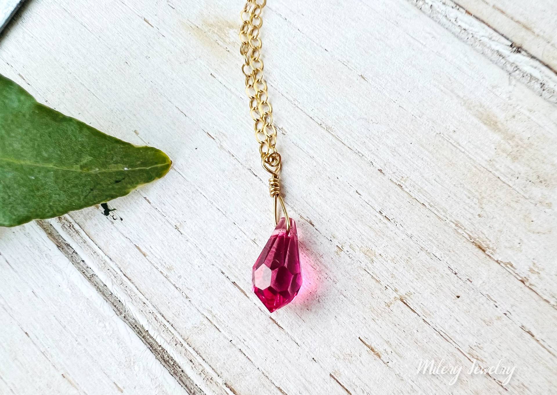 Swarovski Fushia Pink Kristall Teardrop Anhänger Halskette 14K Gold Filled von Milery
