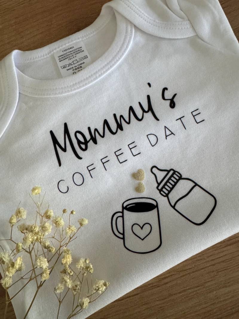 Babybody Mommy's Coffee Date Aus Baumwolle Langarm Geschenk Zur Geburt Oder Babyparty Mommy To Be von Milevo