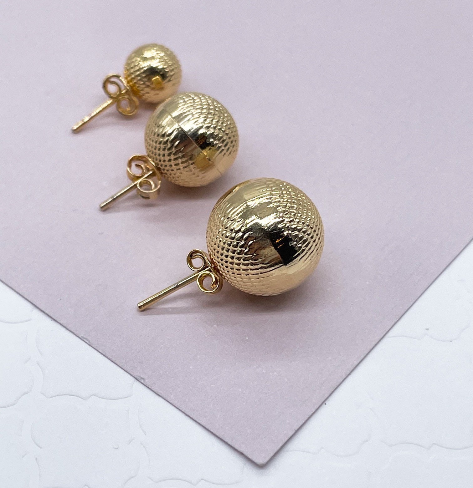 18K Gold Filled Diamantschliff Kreuz Muster Ball Ohrstecker Verfügbare Größen Klein, Mittel, Groß Und Schmuck Machen Lieferungen 18K Gold Filled Diamantschliff Kreuz Muster Ball Ohrstecker Verfügbare Größen Klein, Mittel, Groß Und Schmuck Machen Lieferungen von MilieJewels
