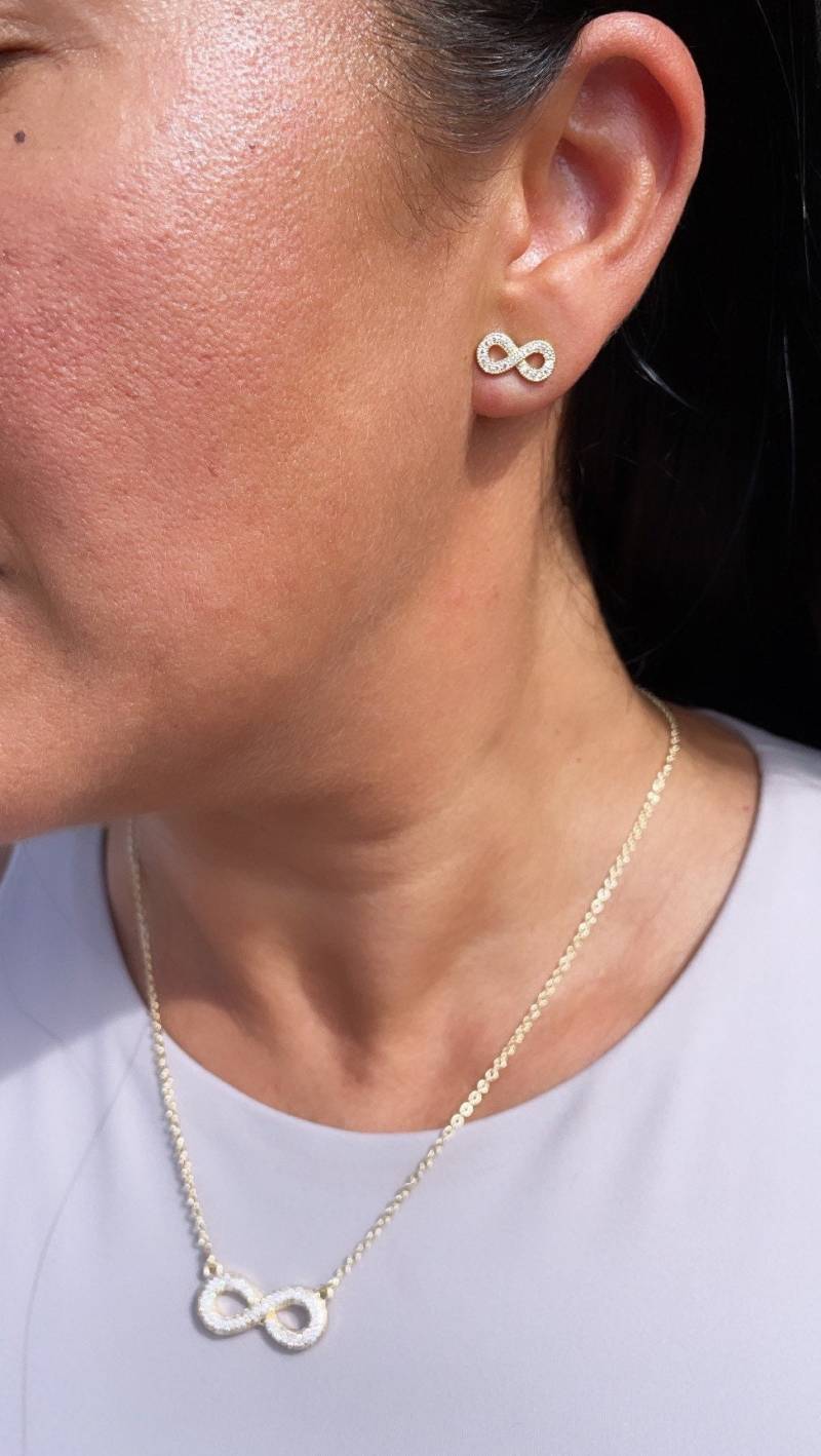 18K Gold Filled Puffy Infinity Set in Micro Pave Zirkonia Halskette Und Ohrringe von MilieJewels