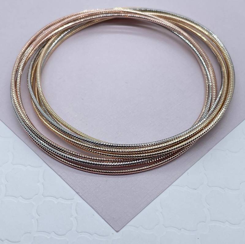 18K Gold Filled Robuste Dreifarbige Gestapelte Armreifen Armband, Groove Style Armband Tricolor Schmuck von MilieJewels