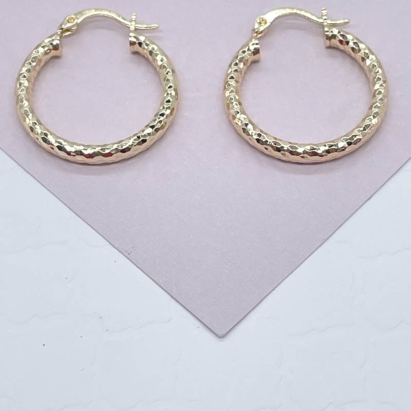 18K Gold Gefüllt Kleine Robuste Strukturierte Ohrring Mittlere Größe 25mm Die von MilieJewels