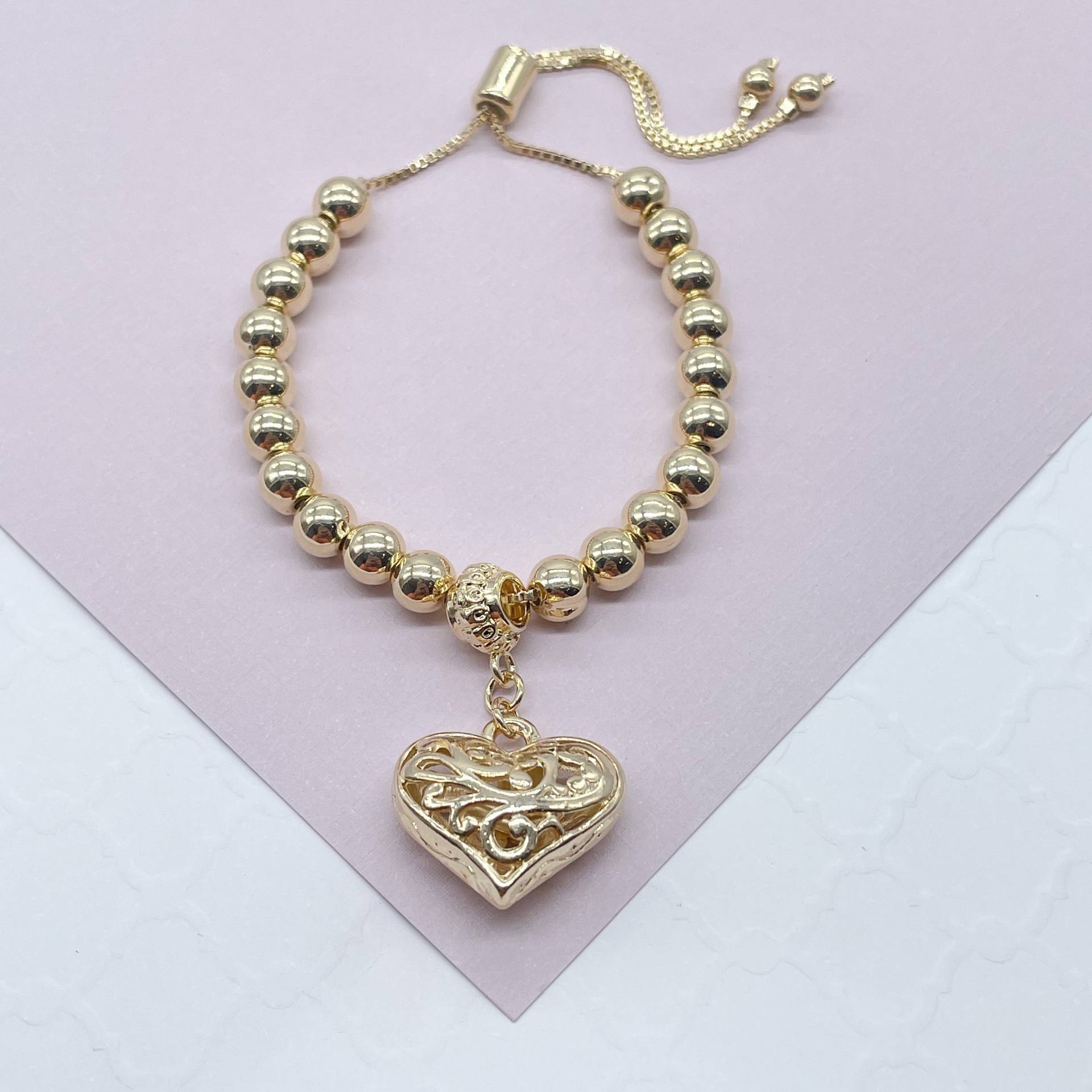18K Gold Gefülltes Perlen-Armband Mit Gemustertem Durchsichtigem Herz Ausgefallener Anhängeröse Und Schiebeverschluss 18K Gold Gefülltes Perlen-Armband Mit Gemustertem Durchsichtigem Herz Ausgefallener Anhängeröse Und Schiebeverschluss von MilieJewels