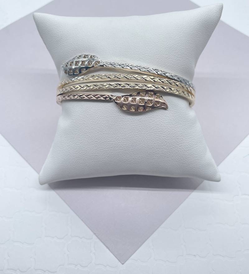 Gold Filled Tri-Color Cuff Armband Mit Textur Blätter An Zwei Enden, Schmuck Armreif Zubehör Tricolor von MilieJewels