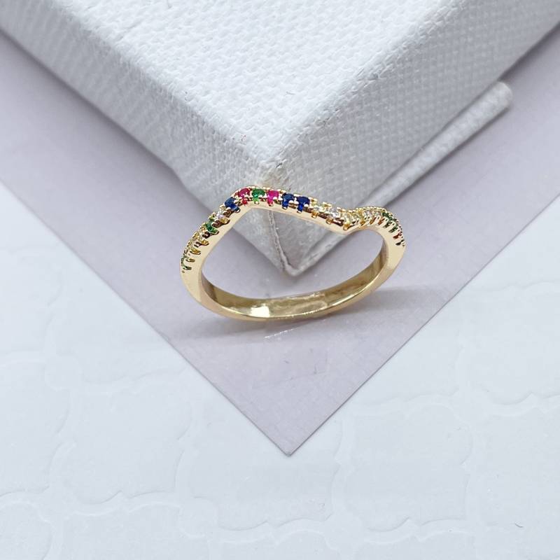 Halber Ewigkeit Chevron 18K Gold Gefüllter Bunter Mikro Pflastern Zirkonia-Ring, Zierlicher Stapelbarer Bandring von MilieJewels